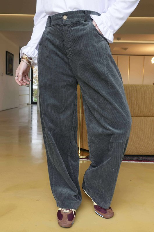 Gilbert Soft Cord Barrel Pant Charcoal /8=